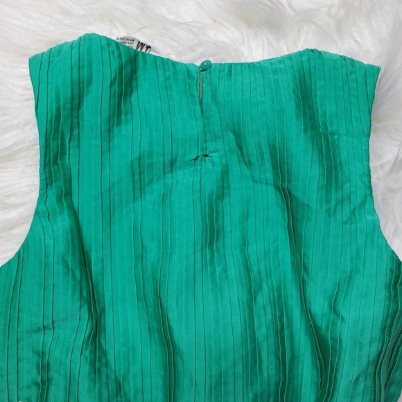 H&M Girl’s Sleeveless Pleated Dress W/ Black Waist Tie - Picture 2 of 5